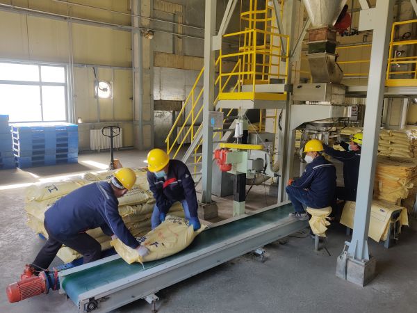 3.14日，制氣車間廣泛開展勞動競賽，硫磺造粒工作圖.jpg