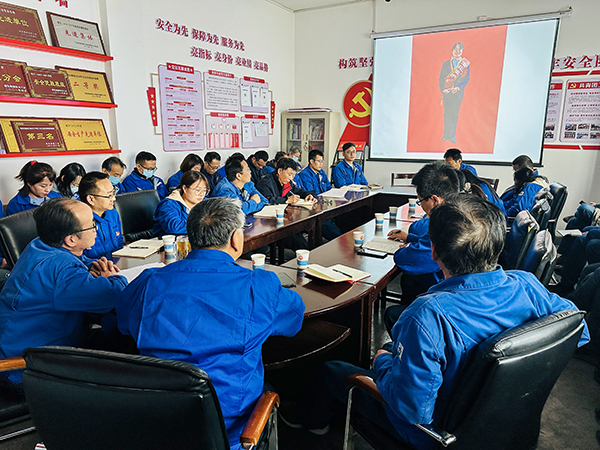 4月24日下午，物料車間黨支部、人事企管部黨支部聯(lián)合開展了以“學榜樣 強作風 爭先鋒”為主題的學習身邊榜樣活動-學習2022年公司勞動模范付荷英先進事跡.jpg