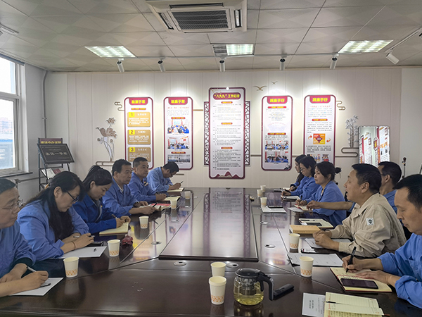 5月23日，法審、實(shí)業(yè)黨支部結(jié)對(duì)開展“學(xué)思鑄魂 共促共建”主題黨日活動(dòng) (2).jpg