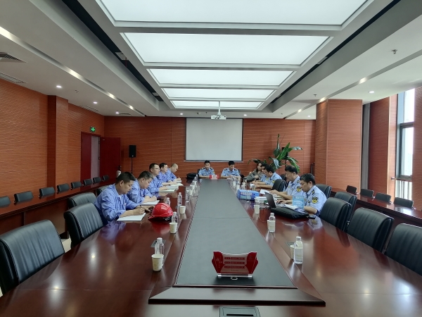 7月18日，陜西省生態(tài)環(huán)境廳一行在三樓行政會議室查閱環(huán)保資料.jpg