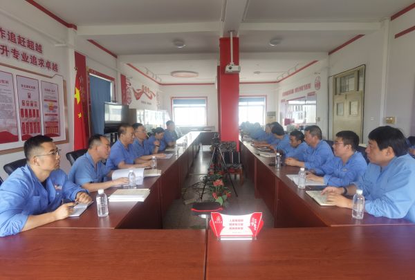 8月7日，公司職能部門對計控電儀部安全責(zé)任制等方面進行督查.jpg