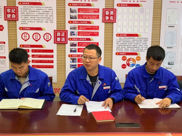 9月28日，聯(lián)合黨支部召開“中秋·國慶”節(jié)前糾“四風(fēng)”樹新風(fēng)廉潔提醒會，秦敏建強調(diào)雙節(jié)注意事項.jpg