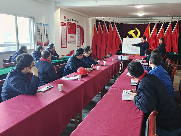 12月27日14：10，合成車間工藝人員講解工藝流程.jpg