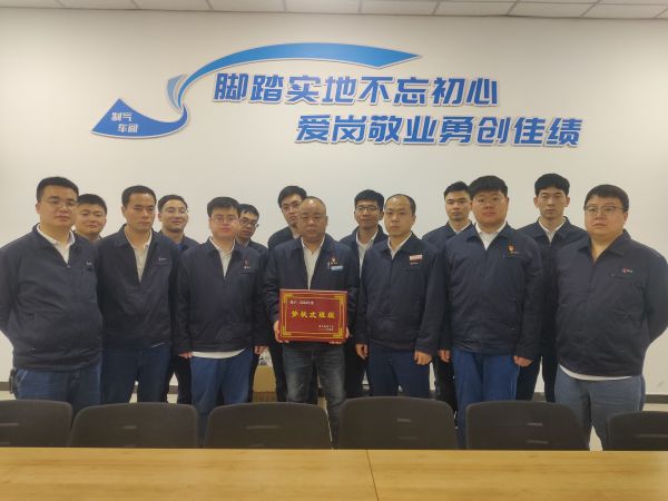 2023年5月3日，班組被評為夢桃式班組后合影留念.jpg