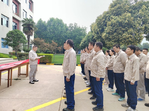 6月3日，計控電儀部部長王文波組織部門員工進(jìn)行安全生產(chǎn)月宣貫活動.jpg