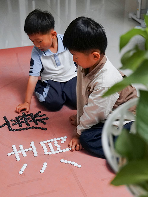 三等獎(jiǎng)：乙二醇車(chē)間楊沛-棋子傳情，清廉為教.jpg