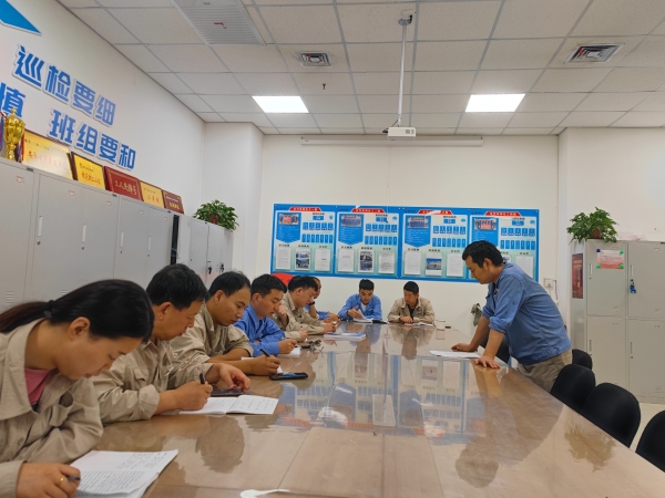 7月13日，水汽車間運行一班進行“五懂五會五能”培訓(xùn)學(xué)習(xí)活動.jpg