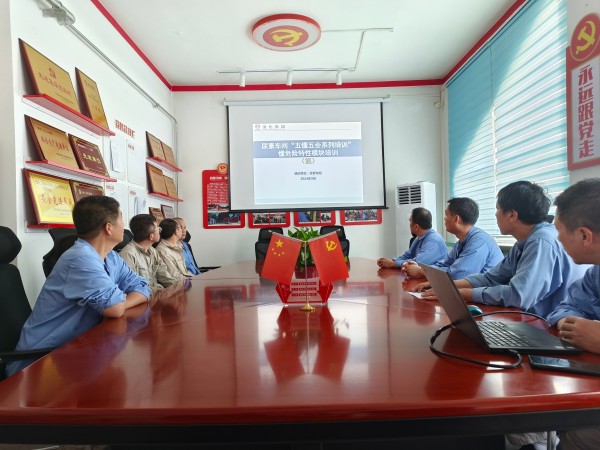 9月26日，技術(shù)員曾迎軍對班組進行懂會能日常培訓.jpg