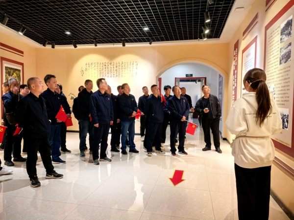 10月26日，北寬坪教紅色育基地聽(tīng)革命先烈李先念的故事.jpg