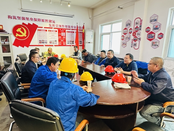 11月5日上午，驗收隊伍召開專題會議，匯總施工問題并討論竣工驗收準備工作.jpg