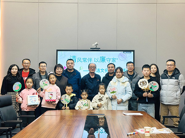 11月30日晚，物料車間黨支部開展以“清風(fēng)常伴 以廉守家”為主題的廉潔文化進(jìn)家庭活動(dòng)，.jpg
