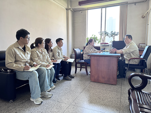 人力資源部學(xué)習(xí)中央八項(xiàng)規(guī)定精神.jpg